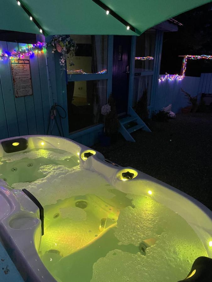 Bankhead Accommodation With Hot Tub Aberdeenshire Gamrie ภายนอก รูปภาพ