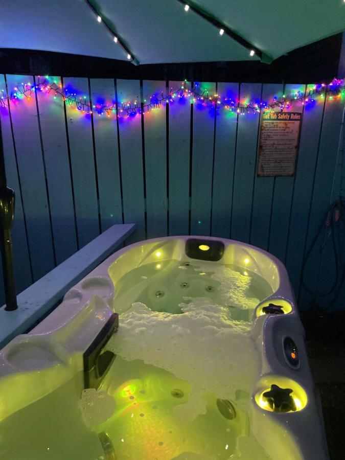 Bankhead Accommodation With Hot Tub Aberdeenshire Gamrie ภายนอก รูปภาพ