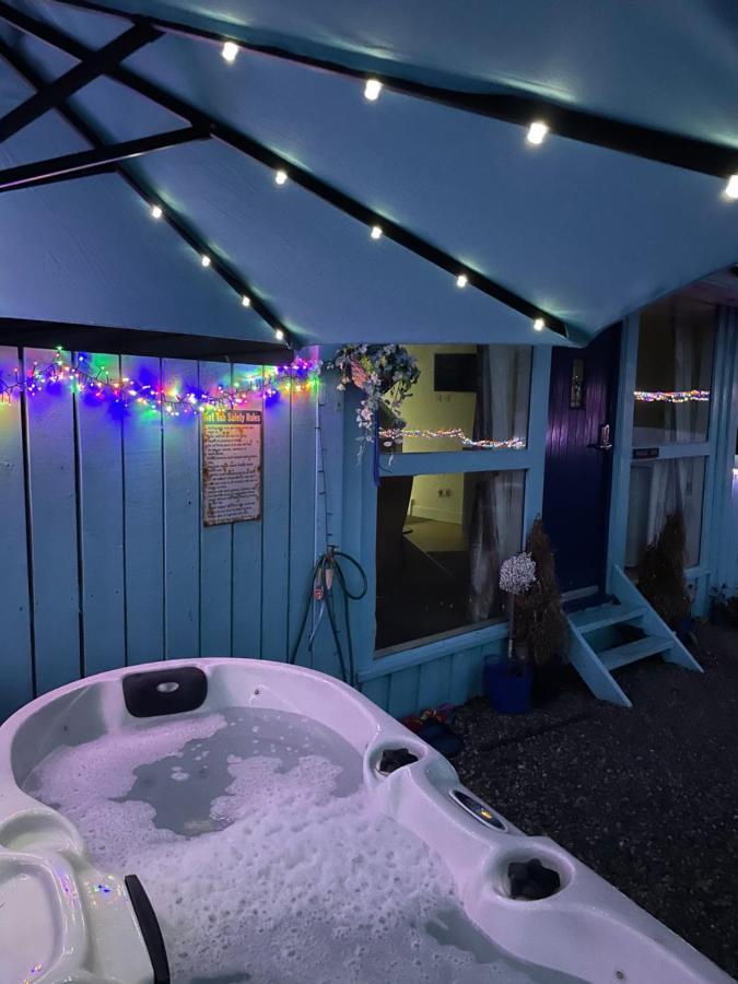 Bankhead Accommodation With Hot Tub Aberdeenshire Gamrie ภายนอก รูปภาพ