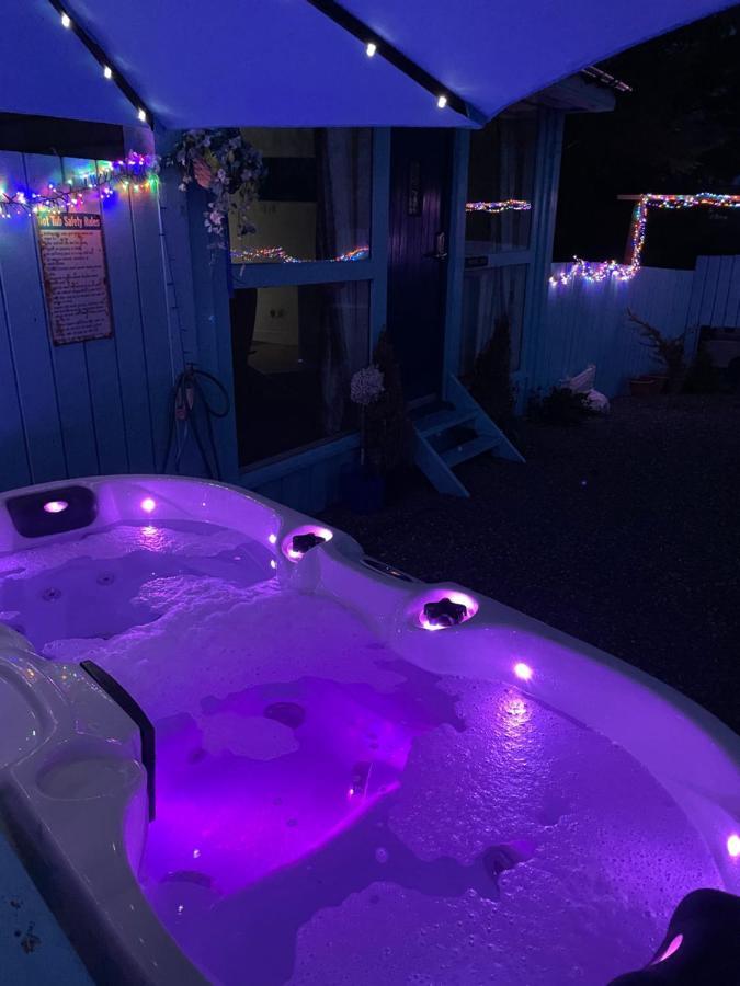 Bankhead Accommodation With Hot Tub Aberdeenshire Gamrie ภายนอก รูปภาพ